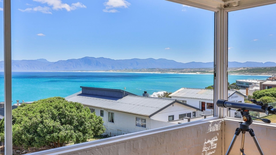 4 Bedroom Property for Sale in De Kelders Western Cape